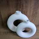 Kit 2 Vasos Nórdicos Modernos Donut em Cerâmica Branca fosca Decoração Decorativo Interior Design